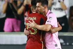 梅西賽後與阿爾馬達交換球衣 阿爾馬達稱梅西水平比任何人都高