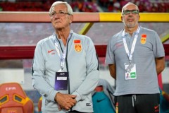 國足7-0關島 裏皮十分開心點雪茄享受