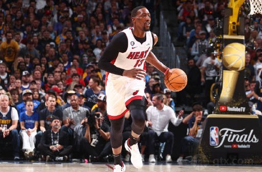 阿德巴約右手為什麼佩戴袖套 東部半決賽遭遇傷病