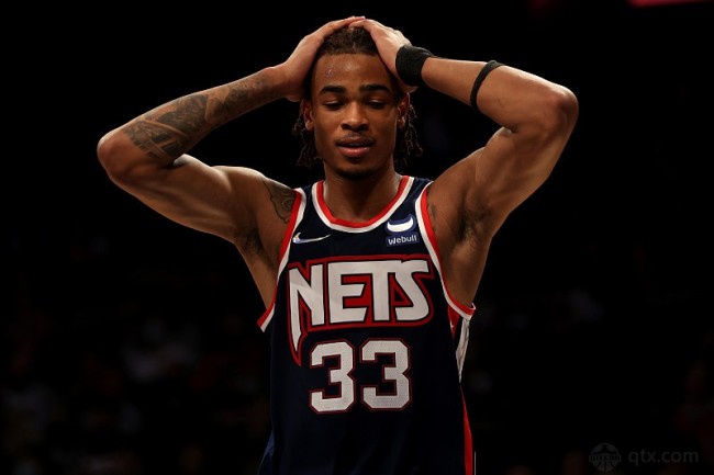 籃網球員尼古拉斯-克拉克斯頓