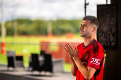 芒特租借在荷甲時滕哈赫就欣賞他 但至今球員沒在曼聯體現他的價值