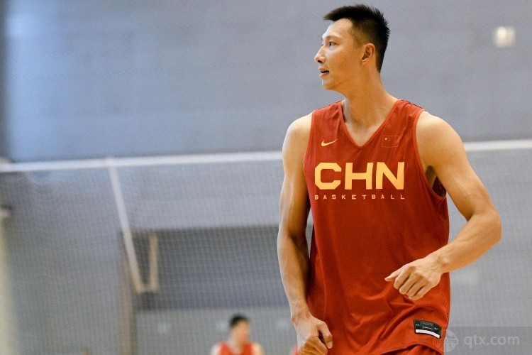 前中國男籃球員、廣東男籃球員易建聯