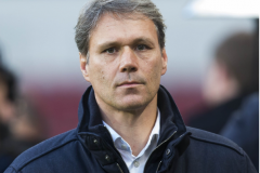 範巴斯滕談曼聯引援韋格霍斯特 不能盲目引進荷蘭球員