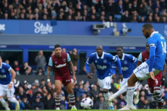 埃弗頓27輪首獲點球但射失 英超唯一一支未進點球的球隊