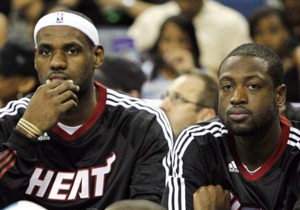 14年詹姆斯不離開熱火就沒有後麵的勇士5年三冠？