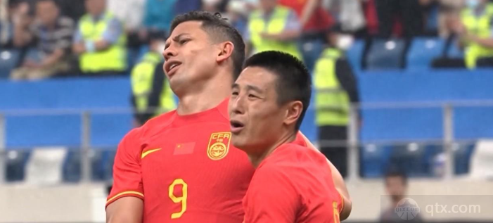 國足隊員艾克森與武磊