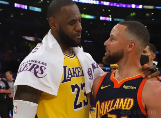 湖人球員勒布朗·詹姆斯聯手勇士球員斯蒂芬·庫裏