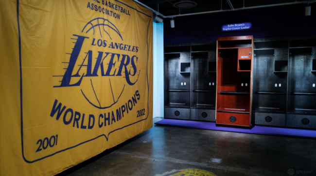 科比的儲物櫃拍出290萬美元高價
