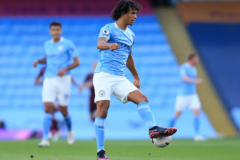 阿克稱讚哈蘭德 完美中鋒的模板