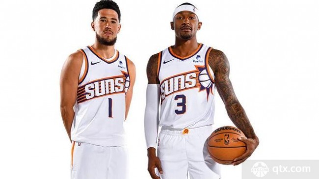 太陽球員德文·布克和布拉德利·比爾