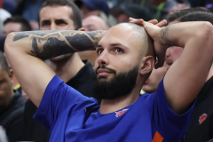 曝富尼耶在等待交易 目前角色已被替補後衛所取代