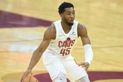 騎士不考慮交易米切爾或改變陣容 並且非常滿意目前的陣容