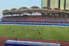 香港男足惜敗球場響起真的愛你 球員繞場致謝