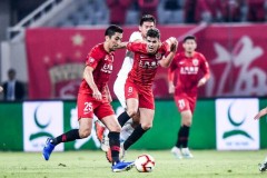 上海上港3-0大連一方距恒大僅剩一分 奧斯卡李聖龍破門