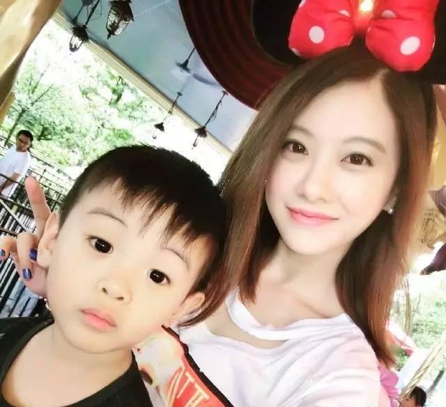 毛劍卿老婆周晶潔顏值逆天