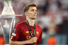 巴黎有意迭戈略倫特 球員目前被利茲聯外租至羅馬效力