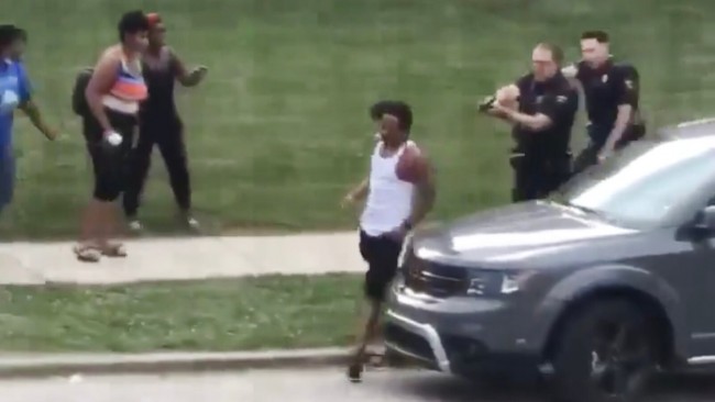 雅各布-布萊克被槍擊癱瘓