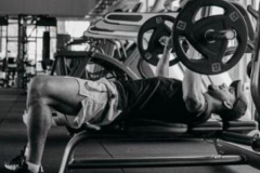 阿勞霍曬健身房照 舉杠鈴練瑜伽球將在下周複出