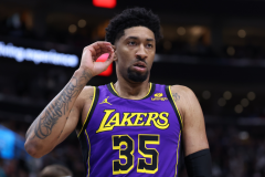 伍德接受左膝手術至少傷停8周 將缺席訓練營和揭幕戰