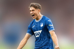 德甲聯賽最新戰況：奧格斯堡險勝沃爾夫斯堡 斯圖加特遺憾不敵霍芬海姆