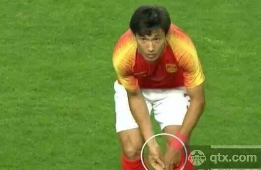 球員疑戴項鏈比賽是怎麼回事 為什麼禁止球員戴項鏈比賽 球員疑戴項鏈比賽是怎麼回事 為什麼禁止球員戴項鏈比賽